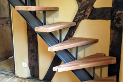 Vollholzstufen auf Stahltreppe im Altbau